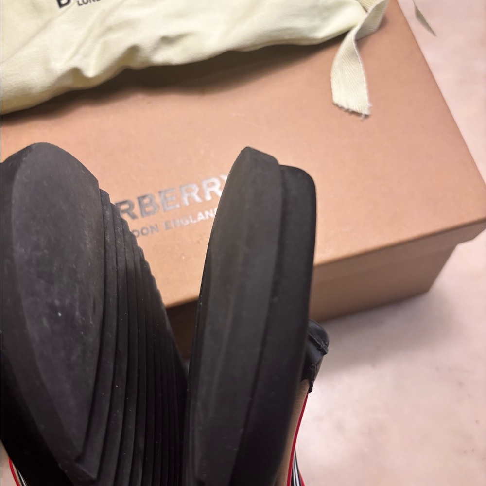 Burberry Men’s 3D Icon Stripe Thong Sandal - Picture 7 of 12